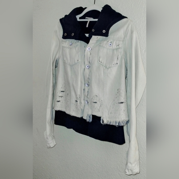 FREE PEOPLE DISTRESSED WHITE DENIM JACKET/HOODED SWEATSHIRT ~ SIZE SMALL - Picture 4 of 16